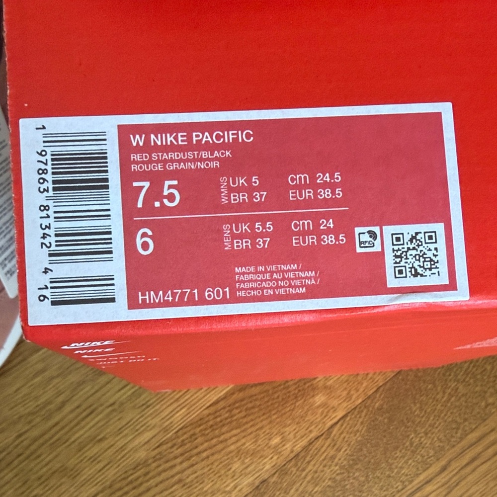Nike Pacific Sneakers - Picture 5 of 5